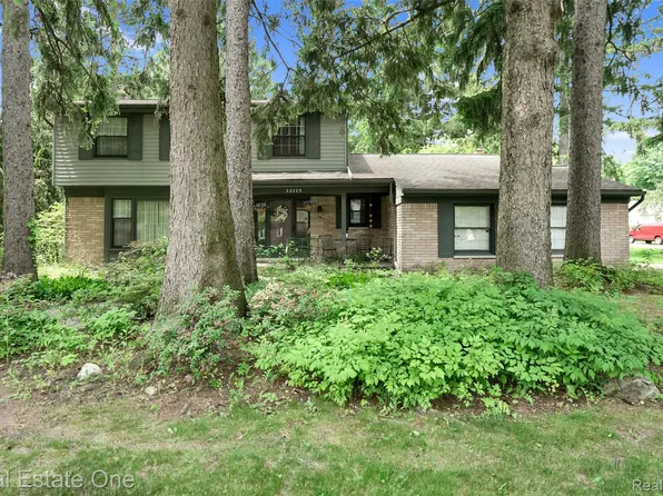 23229 Gilbar St, Novi, MI 48375
