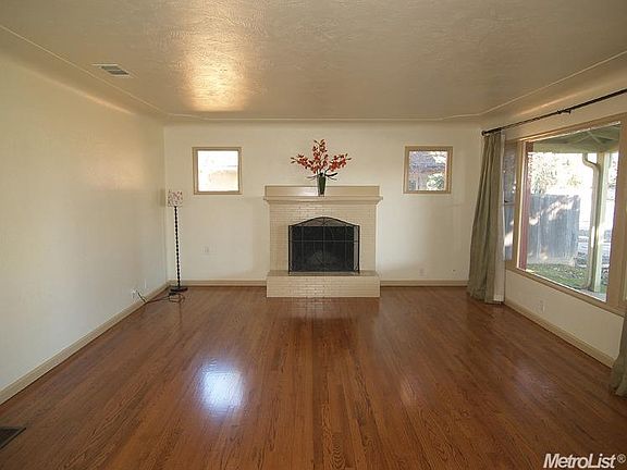 4th image of 425 Rosina Ave