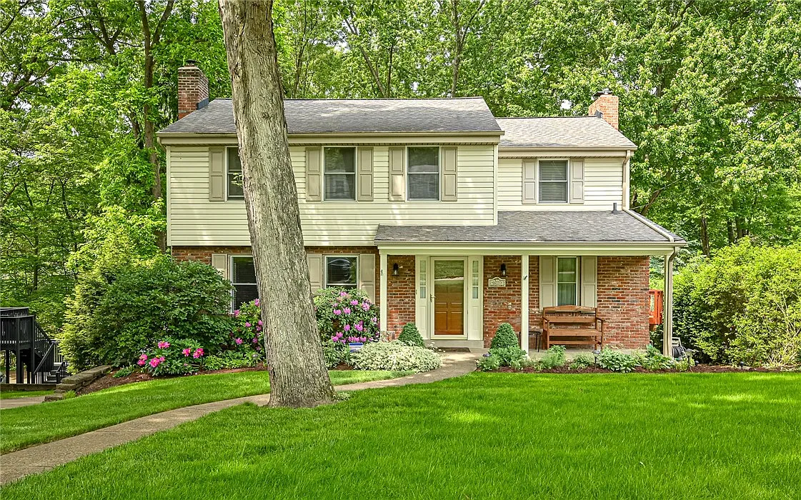 611 Olive St photo 1