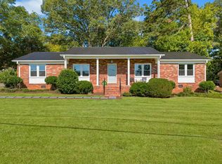 128 Saint James Dr, Spartanburg, SC 29301