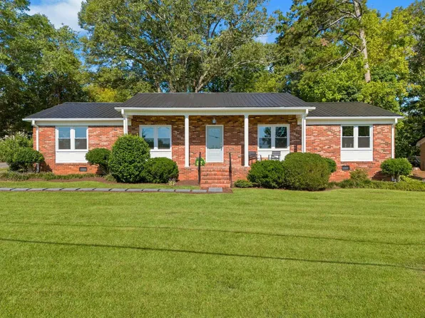 128 Saint James Dr, Spartanburg, SC 29301