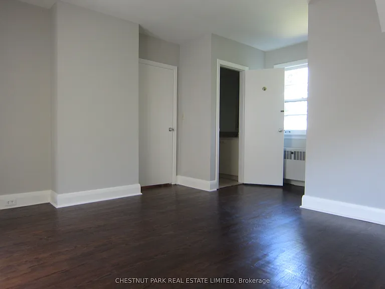 180 Strathgowan Ave — Photo 16