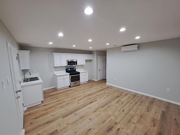 2nd image of 6657 Zelzah Ave