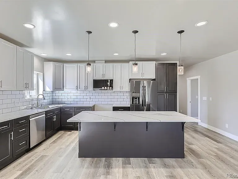 4 bed, 1858 sqft, $3,000 — Photo 3