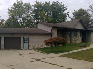 6220 S 445 E, Wolcottville, IN 46795
