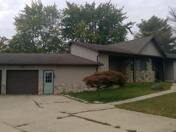 6220 S 445 E, Wolcottville, IN 46795