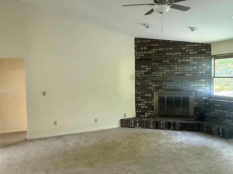 1775 Glenwood Dr — Photo 4