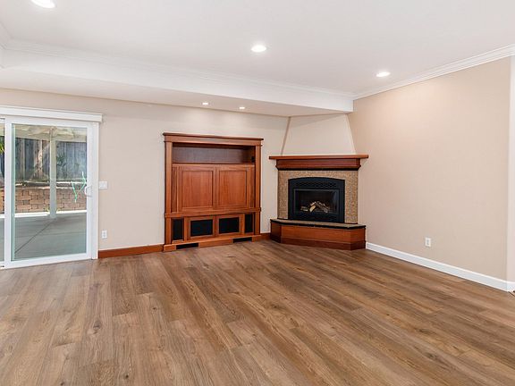 4th image of 4020 Royal Dr