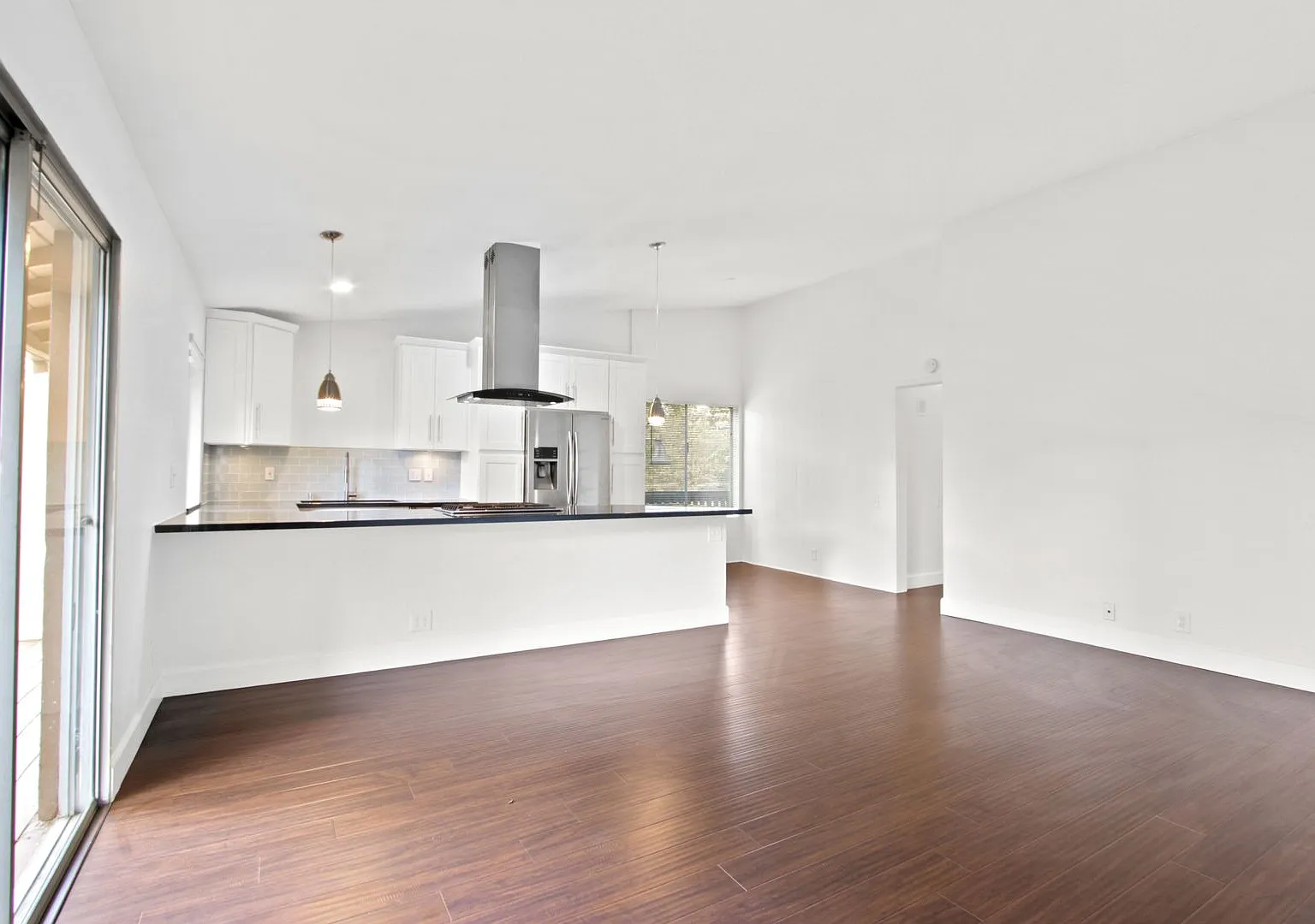 Beautifully Rehabbed Mission Viejo Condo Next To Everything — Photo 4