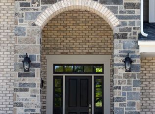 3020 S Meadow Creek Ct, New Berlin, WI 53146