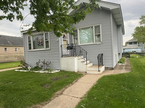 3rd image of 644 Douglas Ave