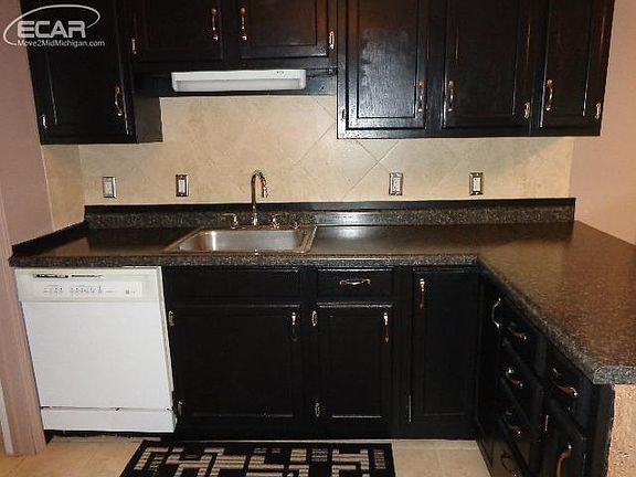 3rd image of 183 Robinhood Dr
