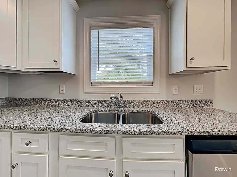 2517 No Mans Ave — Photo 2