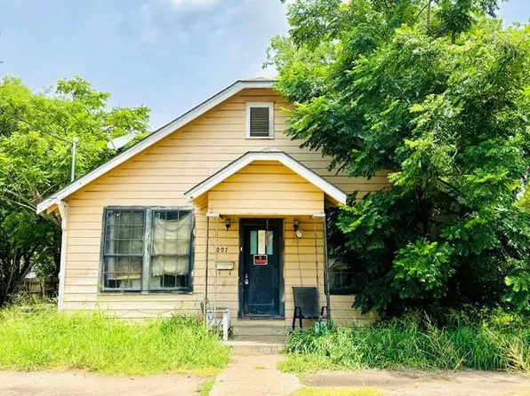 207 E Huntington, Beeville 78102