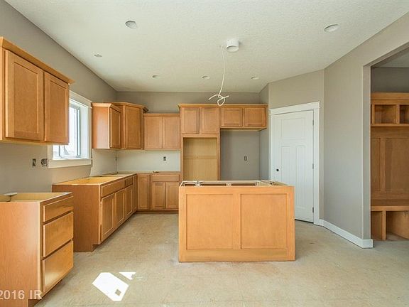 3rd image of 1220 Veterans Dr