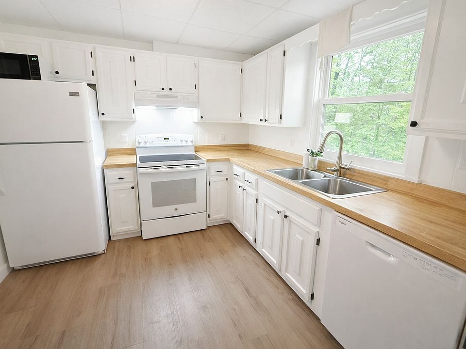 Kitchen, view 1