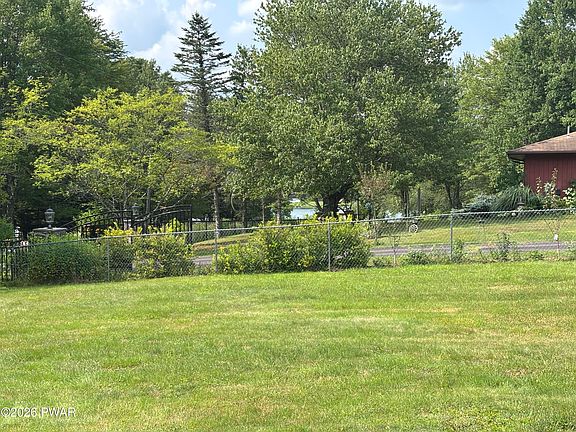 4th image of 76 Meadowland Dr