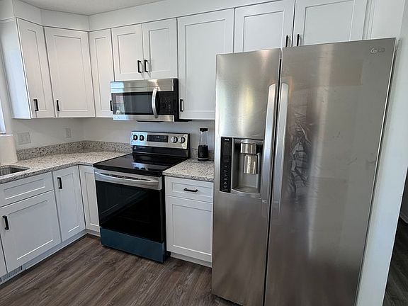 5th image of 3924 W Dunkeld St