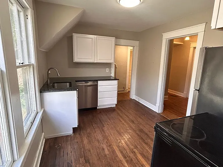 605 Gill Ave — Photo 8
