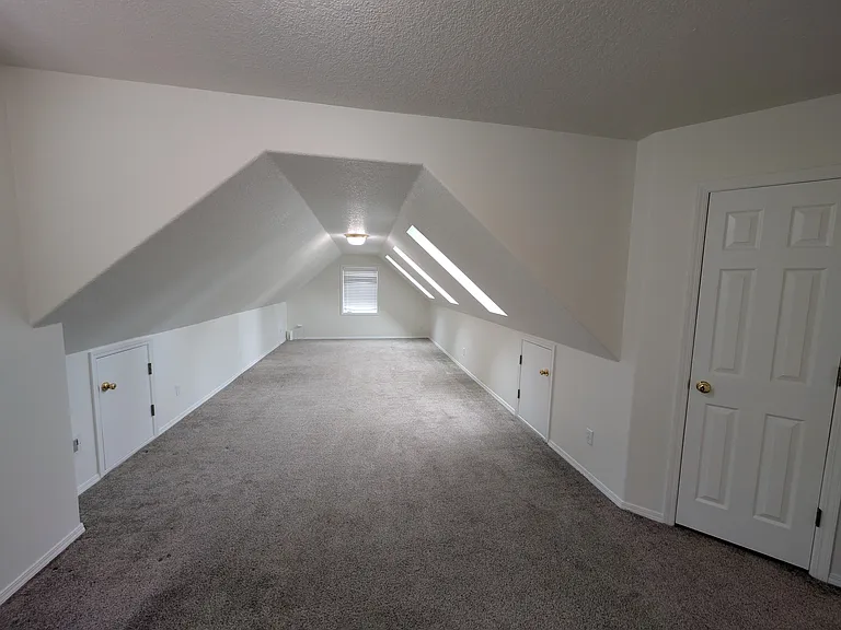 Bonus Room with Office