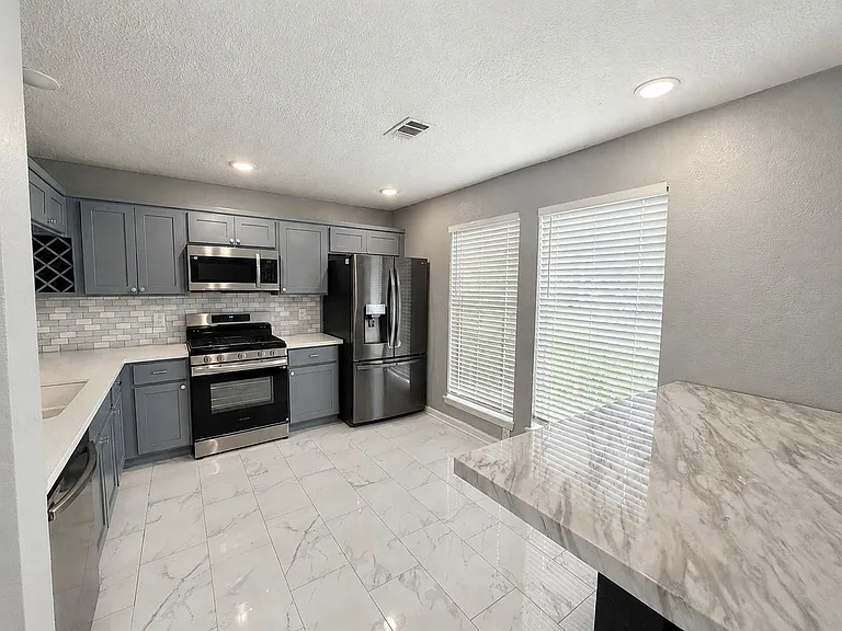 21454 Park Bishop Dr — Photo 2