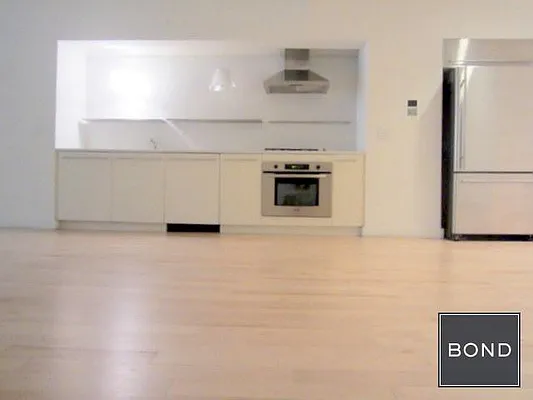 Rented by Bond New York | media 20