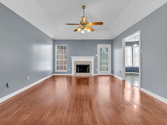 2nd image of 2495 Country Trail Dr