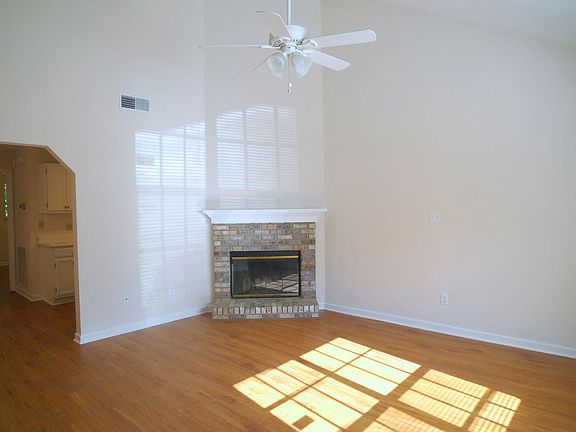 2nd image of 479 Richview Park Cir E