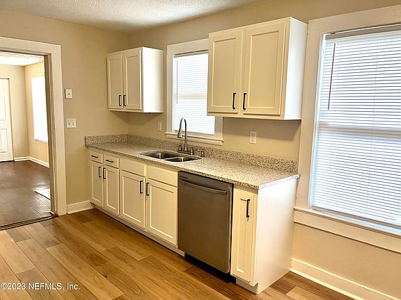 3rd image of 3322 College St