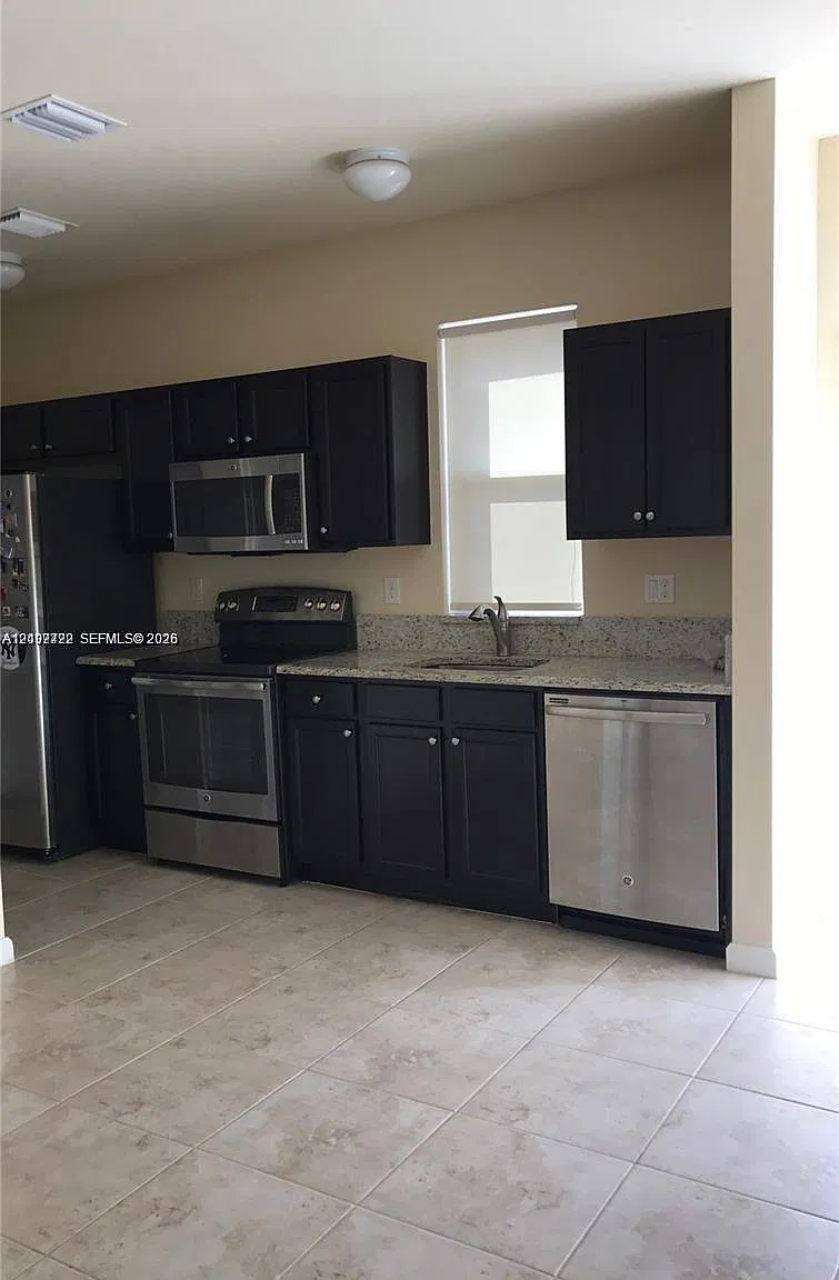 Kendall Commons Townhomes — Photo 4