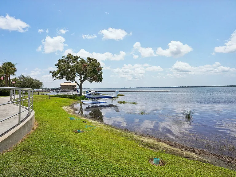 Lake Tavares Apartments — Photo 59