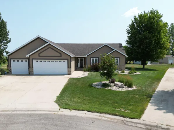 1949 51st Ave N, Moorhead, MN 56560