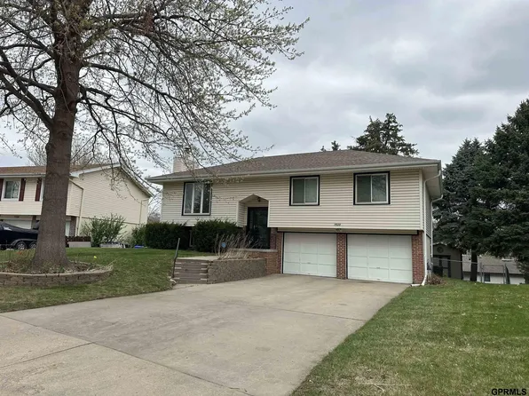 7520 Hayes Cir, Ralston, NE 68127