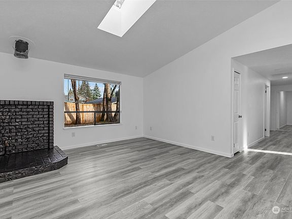 3rd image of 10318 75th Avenue E