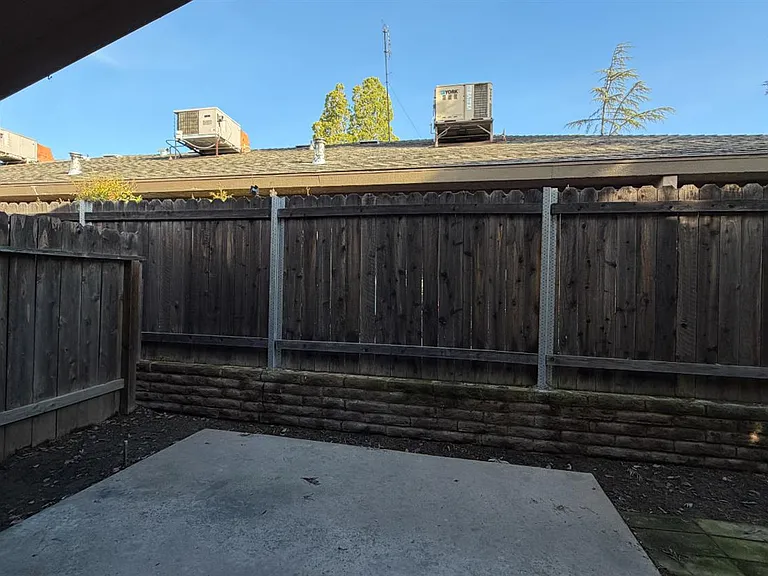 5771 N Valentine Ave #101 — Photo 15