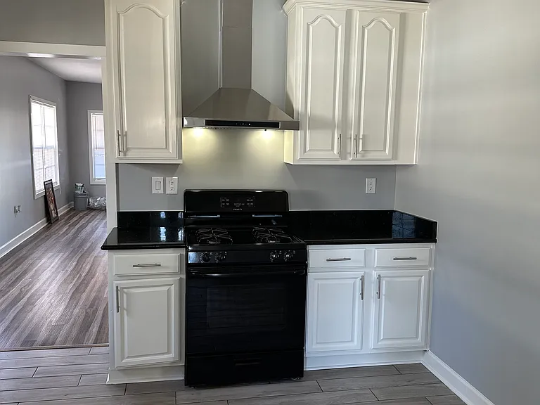 1119 Biltmore St — Photo 17
