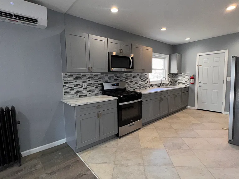 621 Grove St #2 — Photo 5