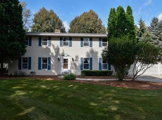 943 S Whitaker Ct, Oconomowoc, WI 53066