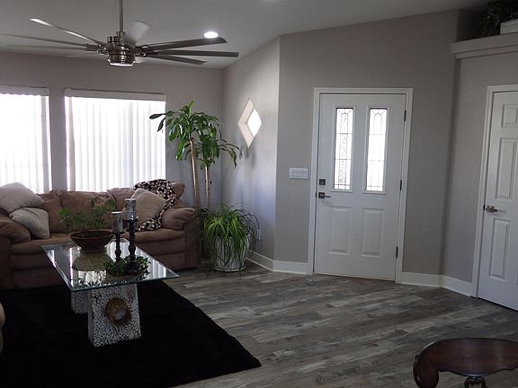 2nd image of 3383 Iroquois Dr