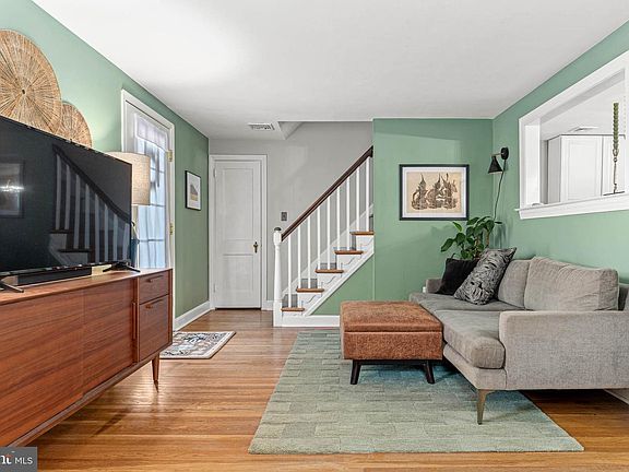 3rd image of 21 Moreland Rd
