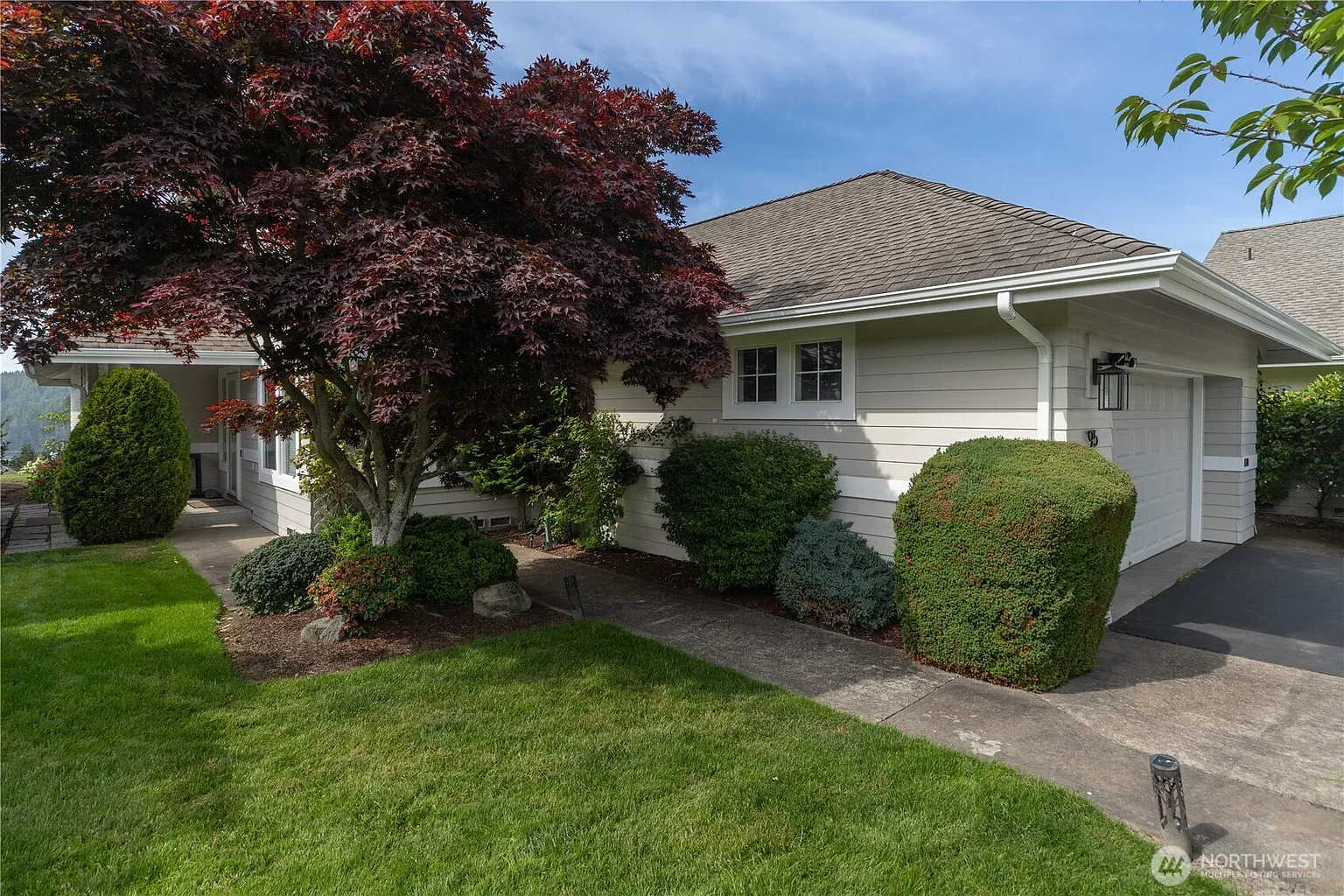 95 Martingale Place photo 1
