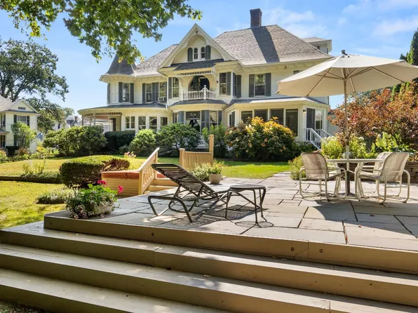 211 Cottage St, Great Barrington, MA 01230