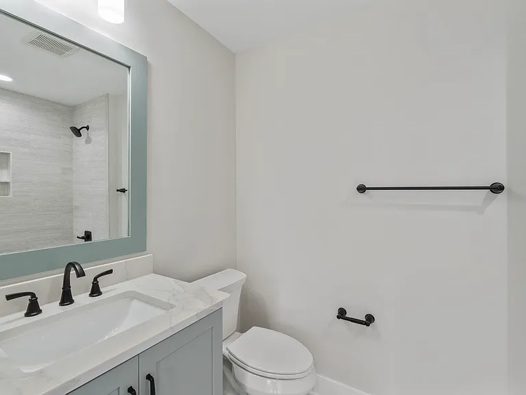 1603 Griffen Grv — Photo 38