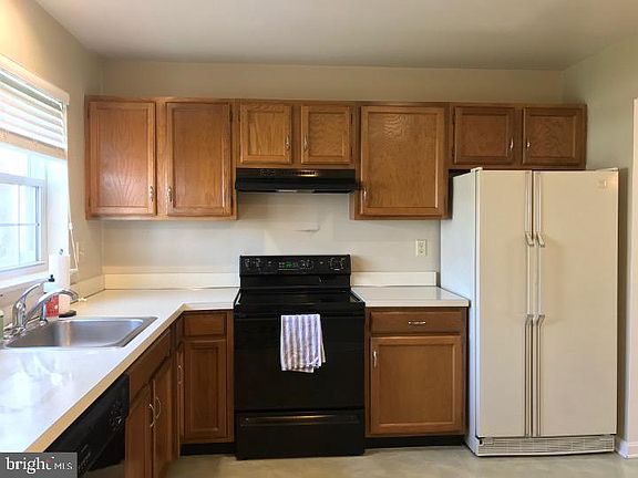 5th image of 105 Barrington Ct #U-0128