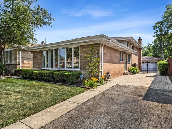 4647 Howard St, Skokie, IL 60076