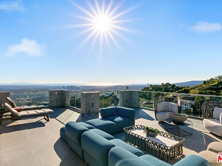 2020 Cyprean Dr — Photo 47