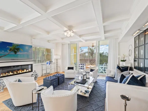 2738 Tiburon BLVD E #202, NAPLES, FL 34109