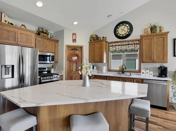 9765 Saint Andrews Dr, Elko New Market, MN 55020