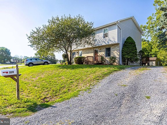 3rd image of 109 Woodridge Ct