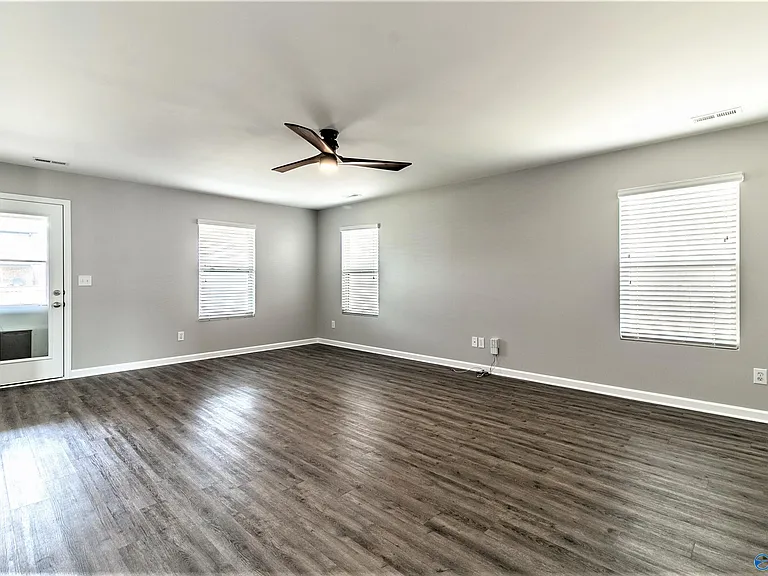 312 Fenrose Dr — Photo 5
